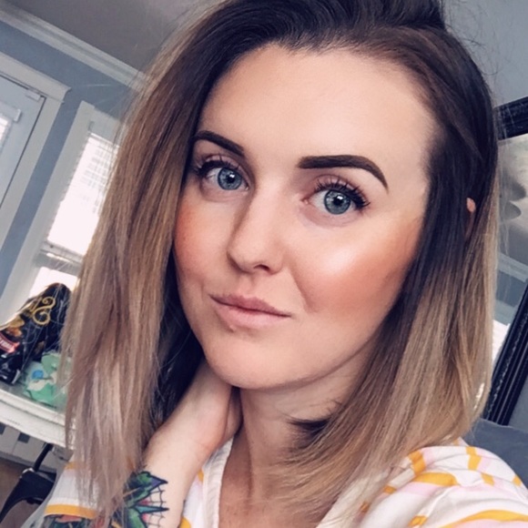 Meet your Posher, Alexis - Picture 1 of 1